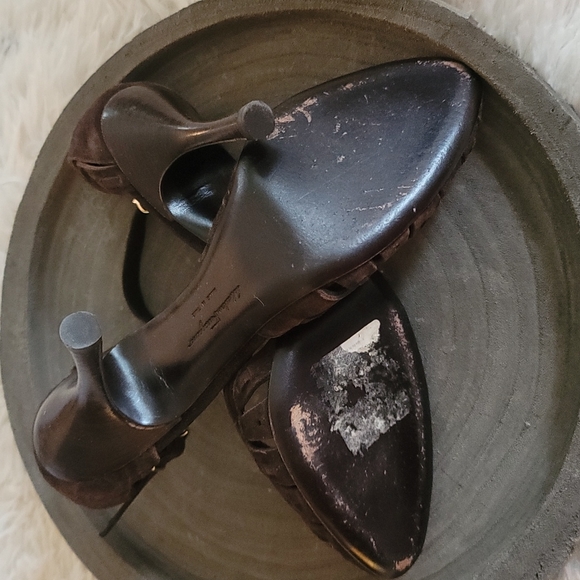 AUTHENTIC Salvatore Ferragamo Suede heels - Picture 6 of 7